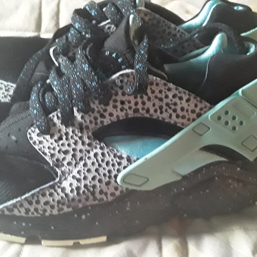 Nike Women's Black & Teal Speckled Sneakers - Picture 4 of 9